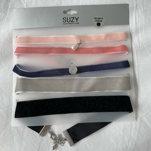 Choker necklaces - Picture 1 of 2